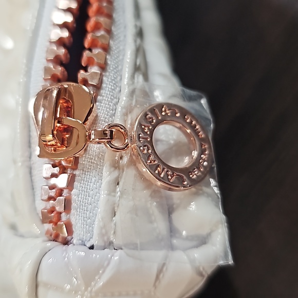 NWT ANASTASIA BEVERLY HILLS BRUSH BAG WITH SPONGE and banana stick sample - Picture 7 of 7